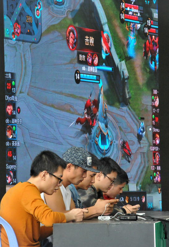 《王者榮耀》公安實名校驗現已百分百覆蓋中國境內，將有效管理未成年用戶遊戲時間。   圖：中新社