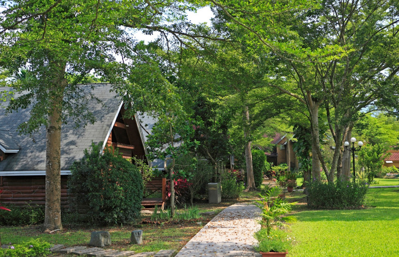 大埔的歐都納山野渡假村緊鄰情人公園和湖濱公園。   圖：嘉義縣觀光局/提供