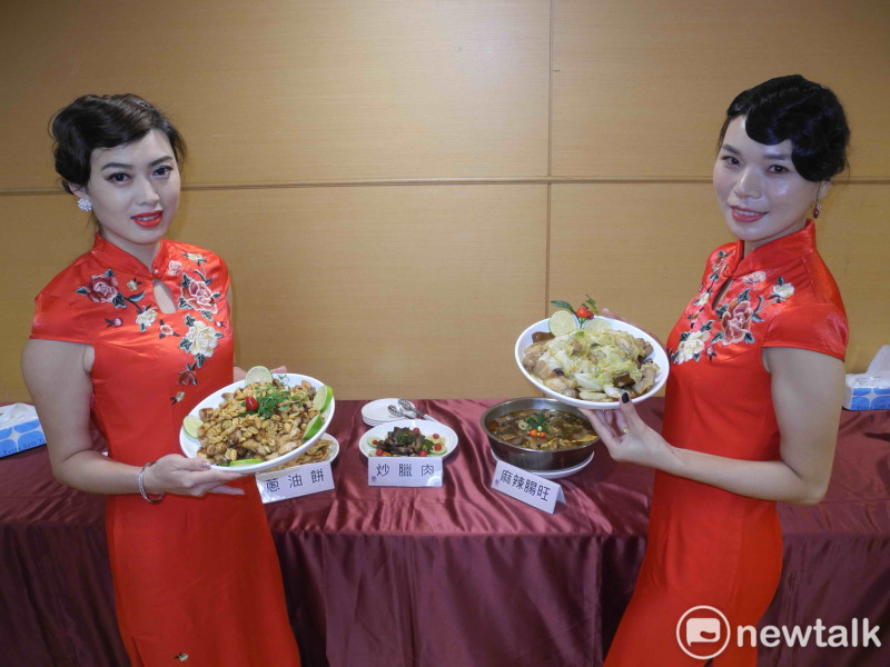 新北市眷村文化節提供香氣四溢的眷村美食，令人食指大動。             
   圖：王峻昌/攝
