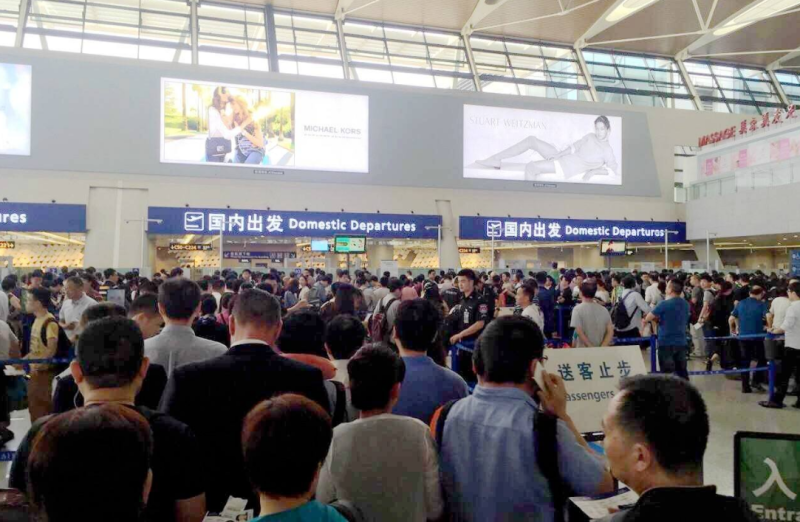 中國國慶十一長假，許多中國人趁此出國旅遊。雖然日本關西機場受颱風重創，但仍被大批中客擠爆。圖為示意圖。   圖：翻攝搜狐網