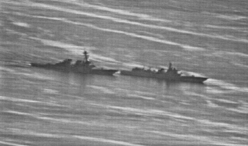 美軍驅逐艦狄卡特號（USS Decatur）2018.9.30在南海執行航行自由任務，駛進中國控制的南薰礁12海里海域時，差點與一路緊跟不放的共軍驅逐艦蘭州號相撞。 圖：U.S. Navy Photo