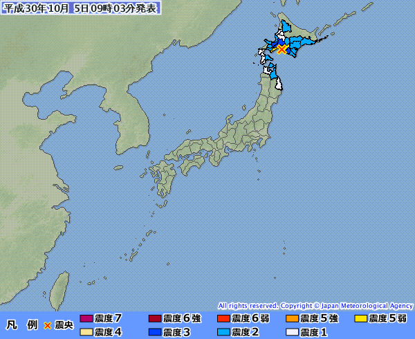 日本北海道5日上午發生規模5.3地震，震央在胆振地方中東部（打Ｘ處）很接近上月強震震央。   圖：翻攝日本氣象廳官網