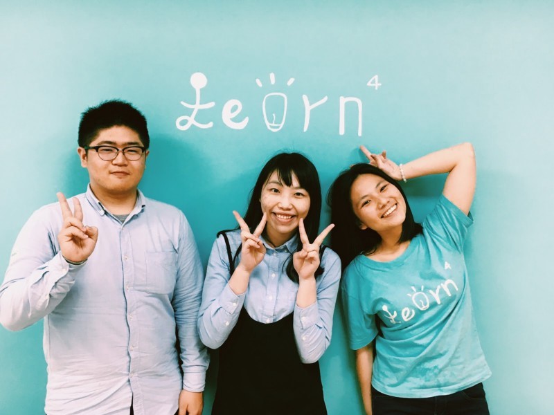 三位學次方創辦人，左起為廖晉毅、藍詩婷、林佳瑩   圖：創夢實驗室