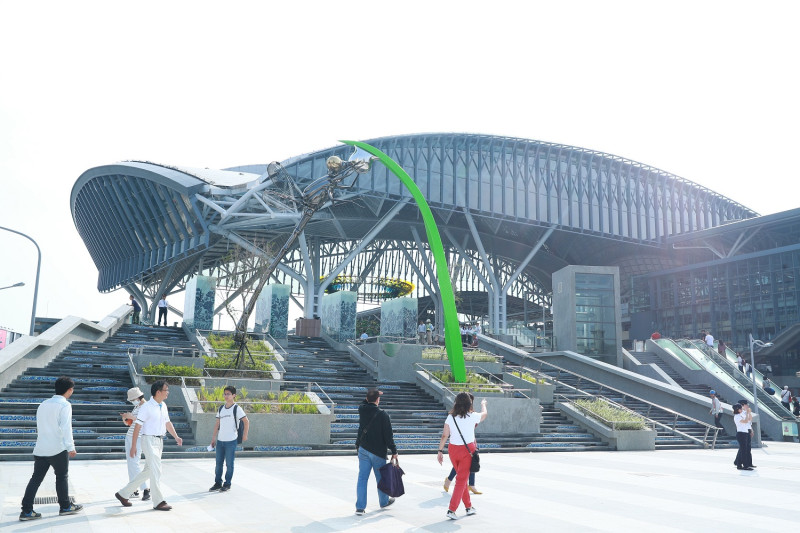 台中車站大平台1樓轉運中心將於10日開放便利民眾快速轉乘。   圖：台中市政府交通局提供