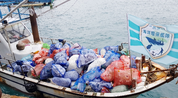 共計清出438.24公斤的保麗龍、212.32公斤的保特瓶。   圖：產業發展處海洋事務科/提供