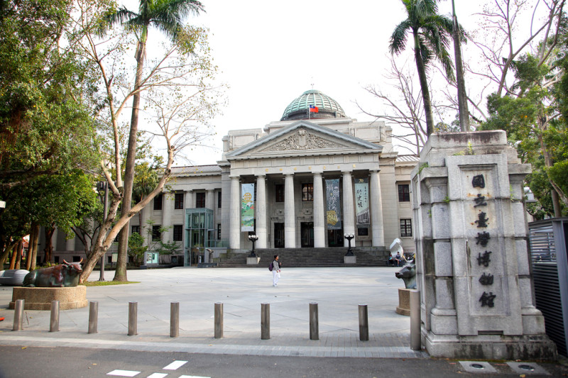 國立台灣博物館的外觀仿造希臘式的建築，是十分特別的景點。（臺北市中正區襄陽路2號）   圖：截自台北旅遊網