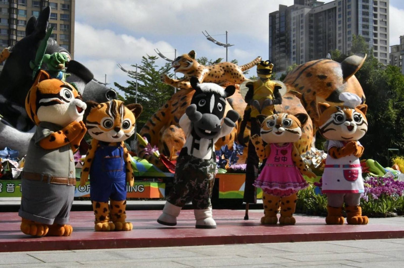 台中花博吉祥物「石虎家族及歐米馬」接下來將在每週六及連續假期在外埔園區進行吉祥物快閃短劇表演。   圖：2018臺中世界花卉博覽會 Taichung World Flora Exposition