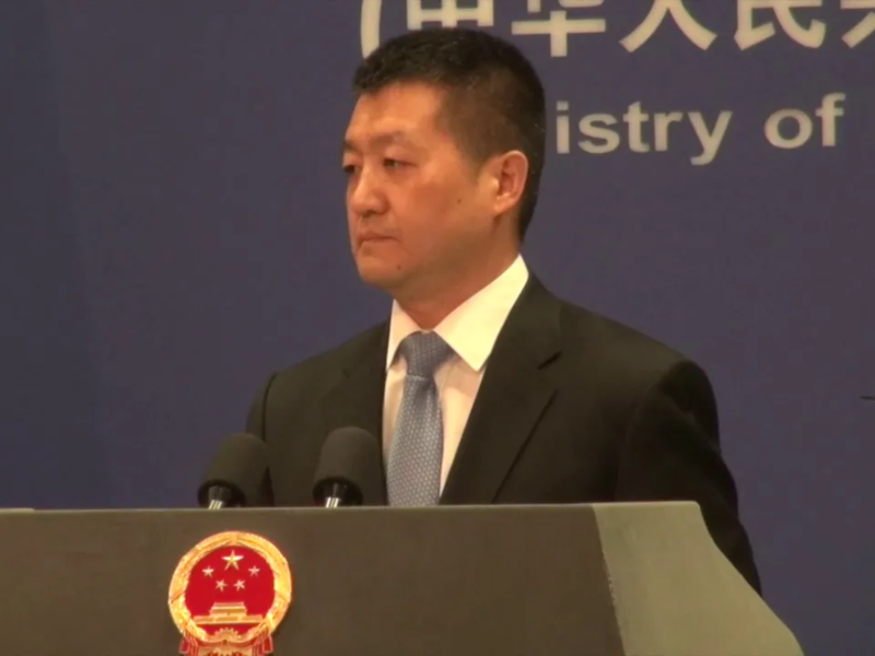 陸慷並指出，把中美之間正常的交流與合作說成是干涉美國內政和選舉，完全是牽強附會，根本站不住腳。就連美國許多媒體和各界人士都認為美國領導人的這種指責不可思議、荒唐之至。   圖：翻攝自Youtube