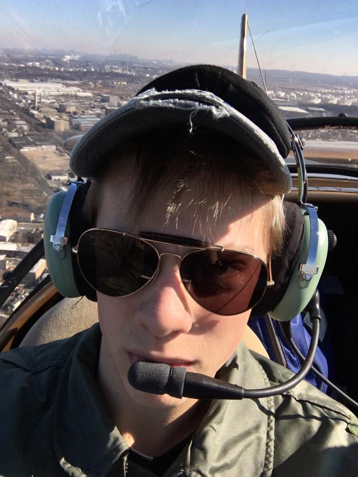 Mason Andrews駕駛飛機照片。   圖：翻攝Mason Andrews臉書