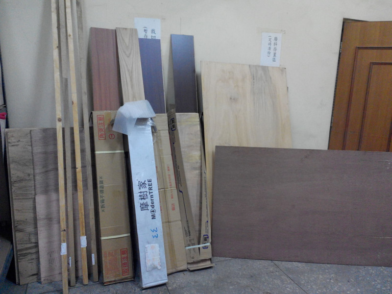 標檢局抽檢20件市售木製板材，發現有2件甲醛釋出量超標。   圖：經濟部標準檢驗局/提供