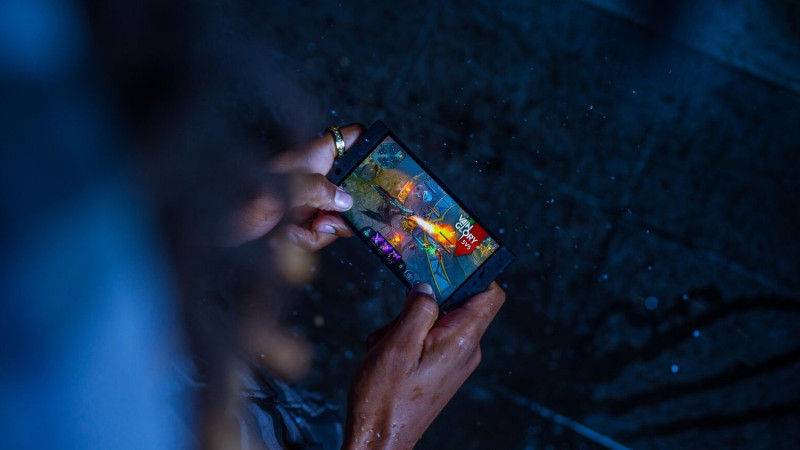 Razer推出「Razer Phone 2」。   