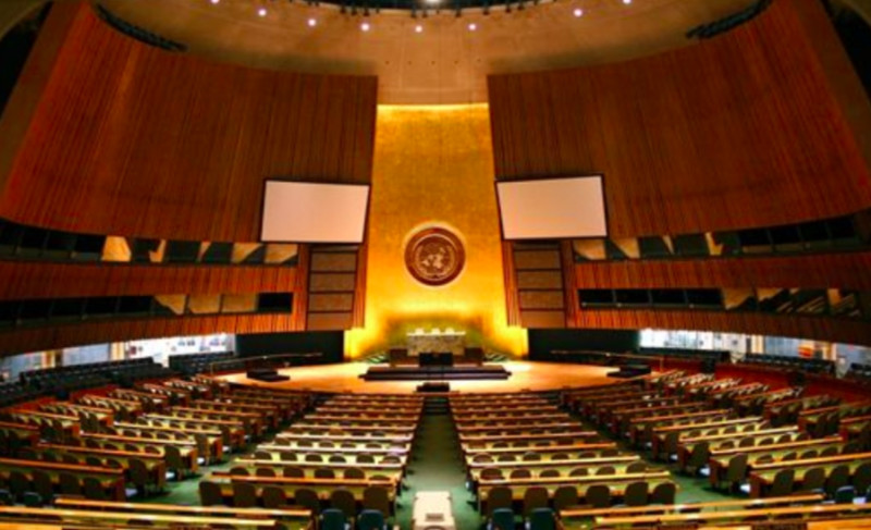 紐約聯合國總部聯合國大會會議廳。

   圖：翻攝維基百科