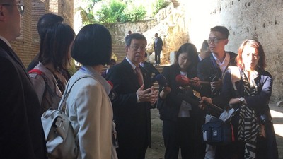 副總統陳建仁出訪教廷，在教宗夏宮花園接受媒體訪問   圖/中央社