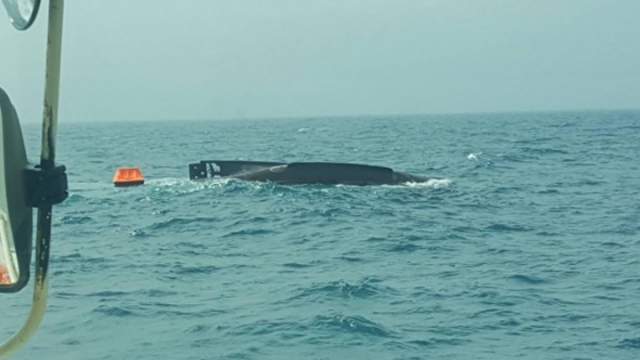 一艘福建漁船前天在台灣海峽中部沉沒。   圖：翻攝微博
