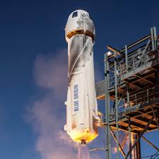 亞馬遜執行長貝佐斯今天表示，明年將擴大投資旗下航太事業藍源公司超過10億美元（約新台幣309億元）。   圖 : 翻攝自twitter