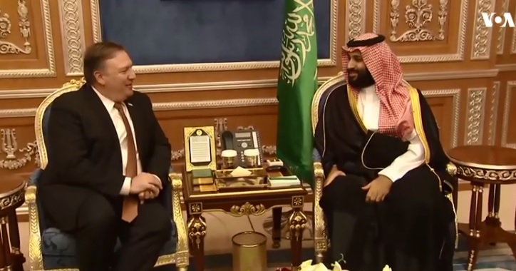 美國國務卿蓬佩奧16日與大權在握的沙烏地王儲穆罕默德．沙爾曼進行緊急會談後，沙國已同意「徹底」調查沙烏地阿拉伯知名記者哈紹失蹤案。   圖：翻攝YouTube