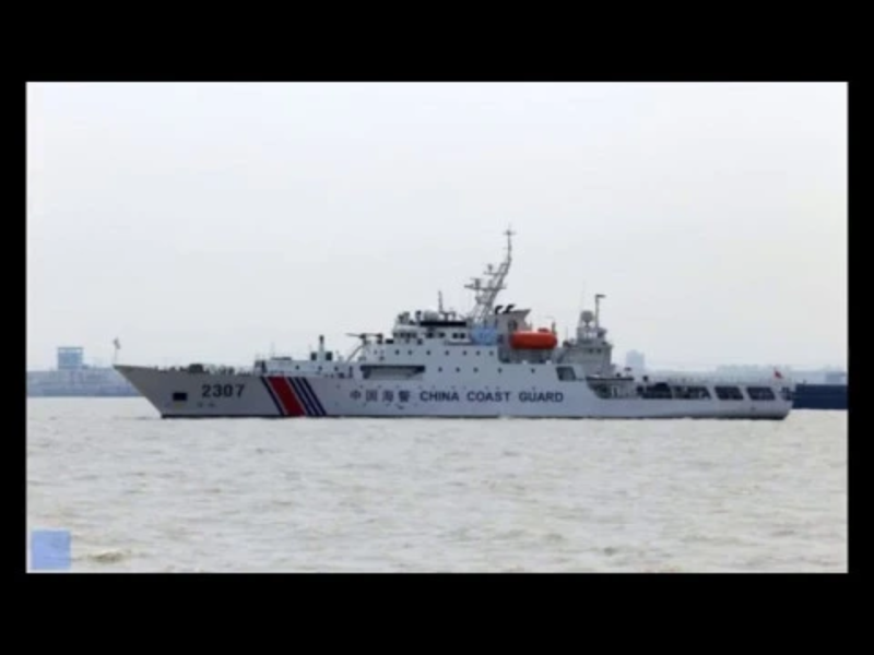 中國海警局官方微博今（17）日也發布消息證實，2018年10月17日，中國海警2307艦艇編隊「在我釣魚島領海內巡航」。   圖：翻攝自Youtube