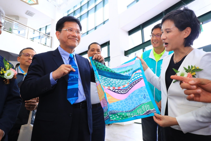 文化部長鄭麗君、台中市長林佳龍參加揭幕儀式。   圖 : 台中市政府/提供