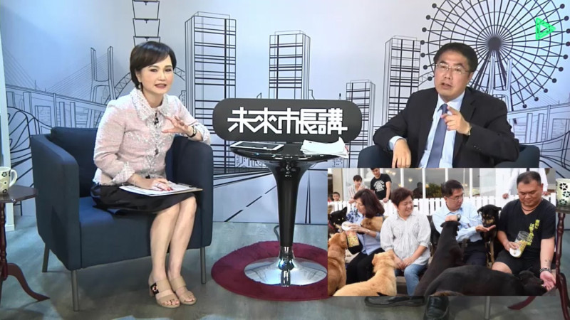 民進黨台南市長候選人黃偉哲上LINE TODAY直播節目《未來市長講》，接受主持人沈春華及網友的犀利提問。   圖：黃偉哲/提供