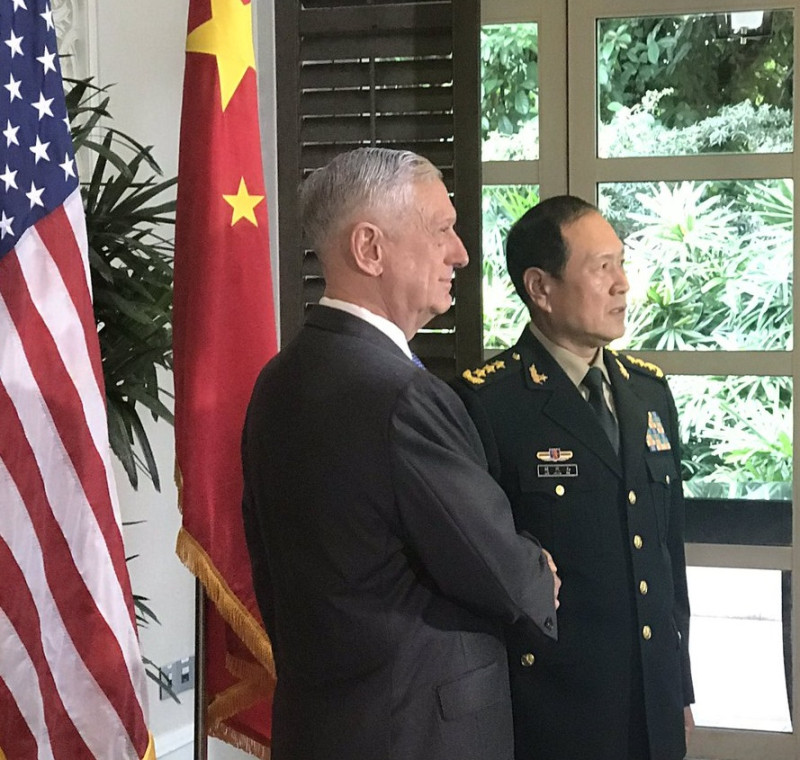 美國國防部長馬提斯和中國國防部長魏鳳和18日在新加坡舉行會談。   圖：翻攝David Eastburn推特