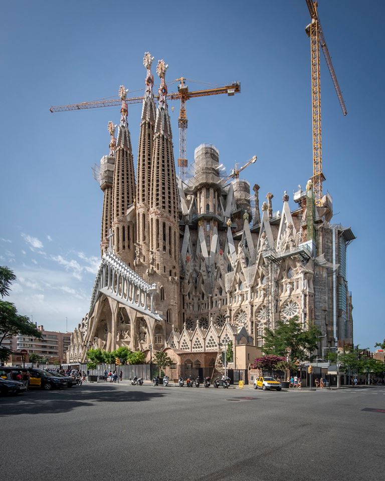 世界文化遺產之一的西班牙巴塞隆納聖家堂，是著名設計師高第遺作，工程進行了100多年。   圖：翻攝聖家堂臉書