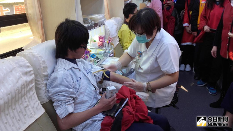 百貨業者推出「捐血送禮券」活動，即將舉辦的 ITF 台北國際旅展，只要捐血也可以免費兌換門票。   