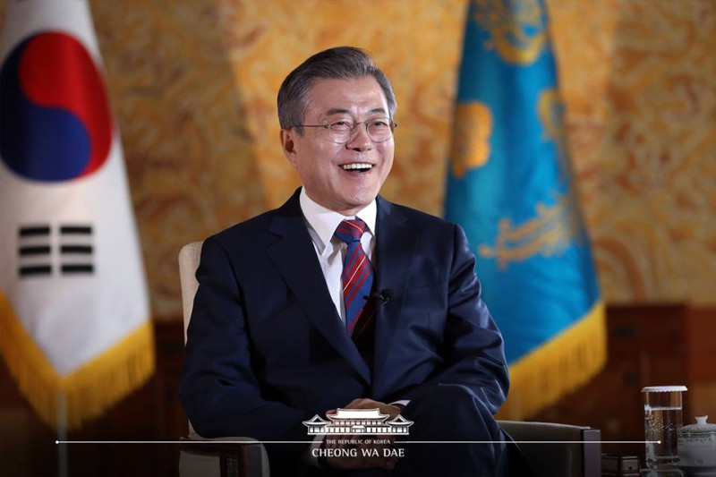 南韓政府今天表示，南韓總統文在寅決定開除2位最高層級經濟官員。   圖：翻攝青瓦台臉書