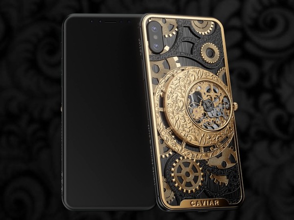 iPhone XS系列結合機械錶，看起來相當奢華。   圖：翻攝Caviar官網
