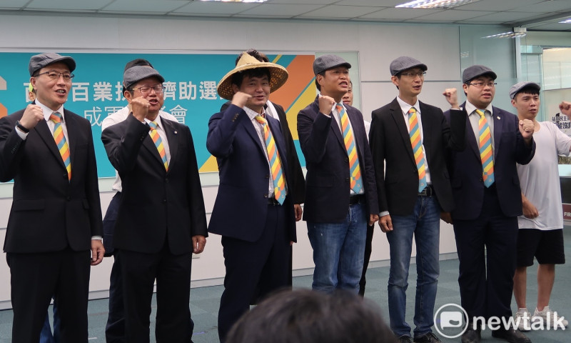 民進黨26日舉行「百工百業拚經濟助選團」成軍記者會。   圖：林朝億/攝