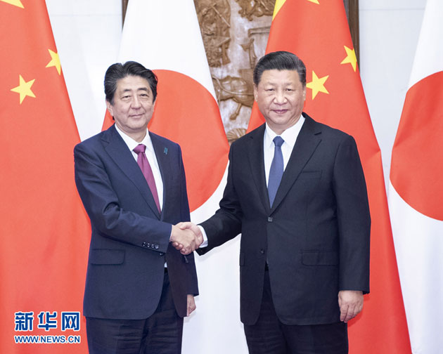 日本首相安倍晉三（左）與中國國家主席習近平會面。   圖：翻攝新華網