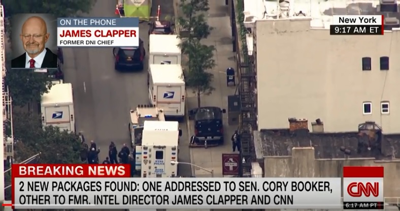 美國調查人員26日又發現2個炸彈包裹，分別是寄給民主黨參議員布克和前國家情報總監克萊佩。   圖：翻攝CNN畫面
