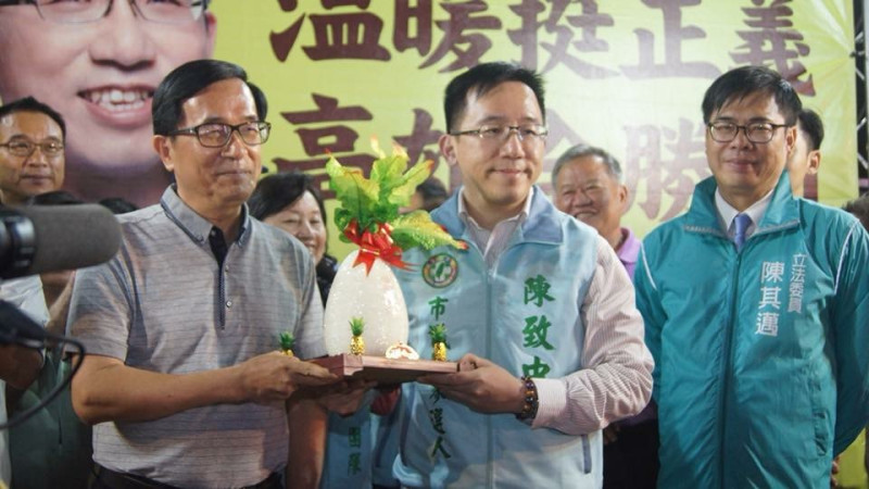 前總統陳水扁（左）申請保外就醫再度獲准展延。   圖：新頭殼資料照片