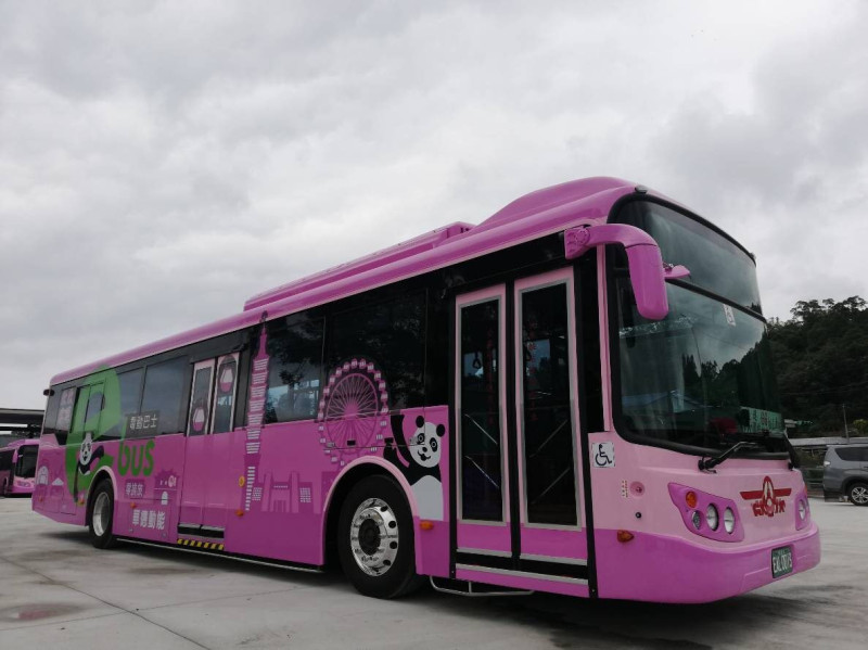 台北市籌畫許久的電動公車今日正式營運，10月29日至10月30日將提供民眾免費搭乘。   圖：台北市公共運輸處／提供