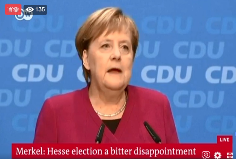 德國總理梅克爾今（29）日宣布，不會在12月初的黨大會尋求續任黨魁，但仍繼續擔任總理之職。   圖：翻攝德國之聲直播