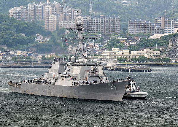 美國海軍科蒂斯·威爾伯號導彈驅逐艦與另1艘軍艦在10月22日時，曾行經台灣海峽。（圖為該艦在日本橫須賀港）   圖：翻攝美國海軍官網（資料照片）