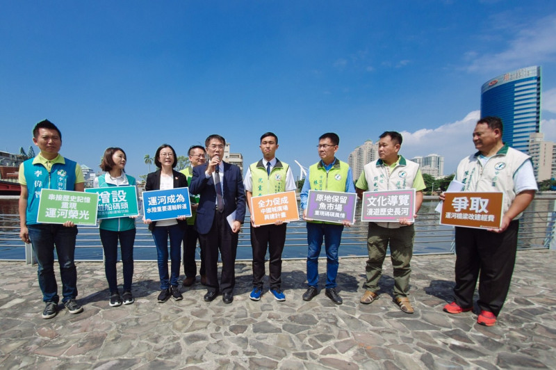 民進黨台南市長候選人黃偉哲表示，舊魚市場會在他推出的「運河珍珠」計畫中扮演重要角色，讓舊魚市場成為台南運河的起點。   圖：黃博郎/攝