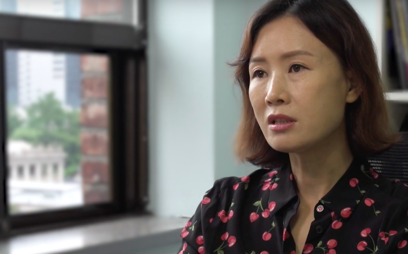 2008年的脫北者李晛瑞，曾出版《擁有七個名字的女孩》，分享自己在北韓生活的經歷。   圖：翻攝自人權觀察
