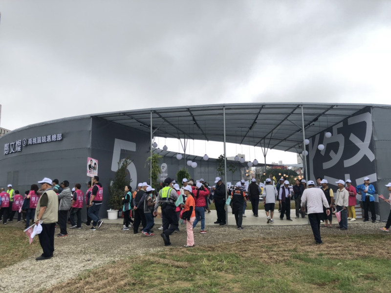 鄭文燦南桃園競選總部周六上午成立，人潮擠爆會場。   照片：民眾提供