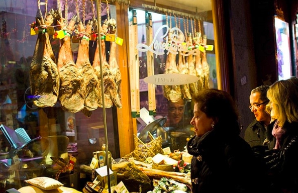 肉舖販售伊比利火腿。   圖：Guardian提供