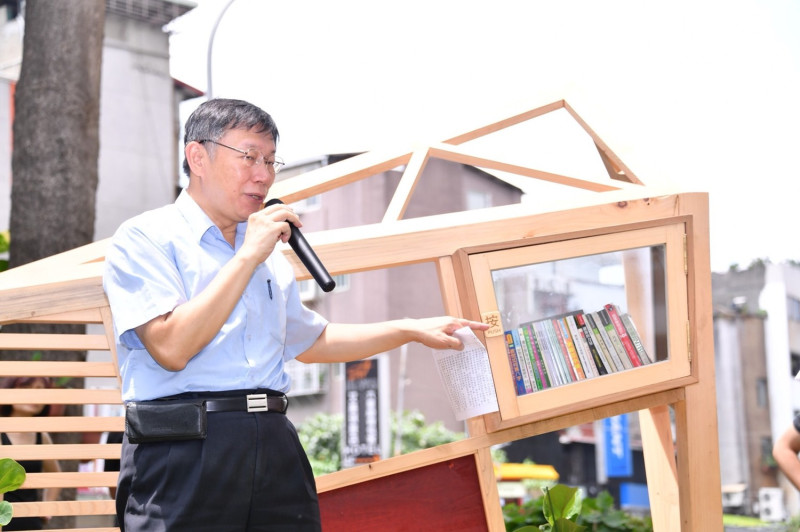 柯文哲競選總幹事小野為陳其邁拍攝力挺影片，柯文哲則為其緩頰。   圖：台北市政府提供