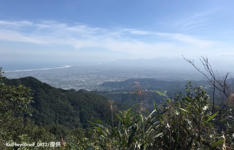 山頂可眺望蘭陽平原景色。   圖：網友／提供