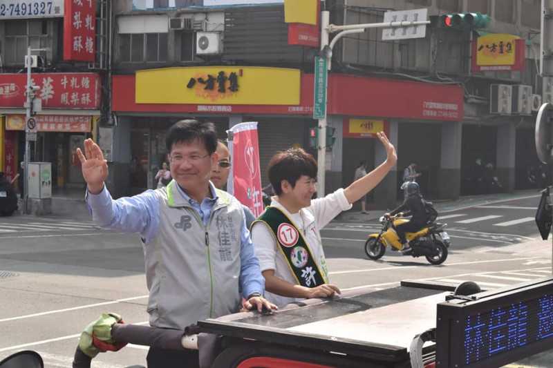 台中市長林佳龍（左）與台北市議員許家蓓（右）。   圖：翻攝自許家蓓臉書