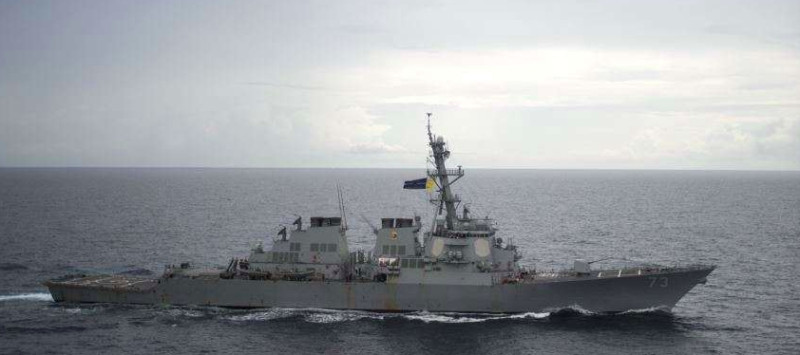 美軍海軍DDG-73迪凱特號導彈驅逐艦在南中國海航行 。   圖：翻攝維基百科