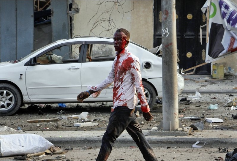 索馬利亞汽車炸彈連環爆，造成至少20人死亡與17人受傷。
   圖/翻攝自Bashir Mo'alim Mohamed推特