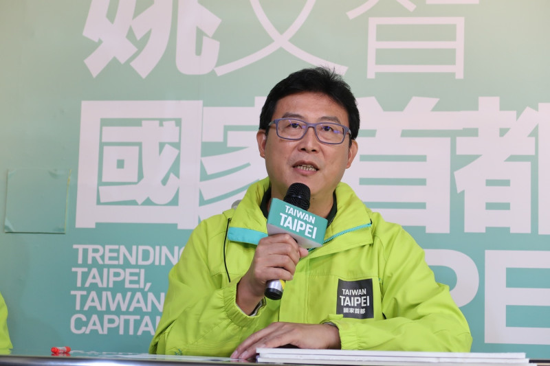 對於多家媒體民調，民進黨台北市長候選人姚文智邀記者打賭。   圖：林朝億/攝