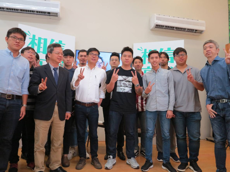 民進黨高雄市長候選人陳其邁與青年創業家座談會。   圖 : 陳其邁競辦/提供