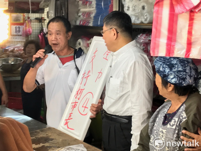 台北市長柯文哲西寧市場掃街拜票。   圖 : 周煊惠 / 攝
