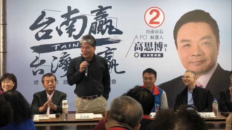 國民黨台南市長候選人高思博公布未來市府22位七星級市政顧問名單，「治水」和「經濟」被列為未來最重要的兩項施政重點。   圖：黃博郎／攝