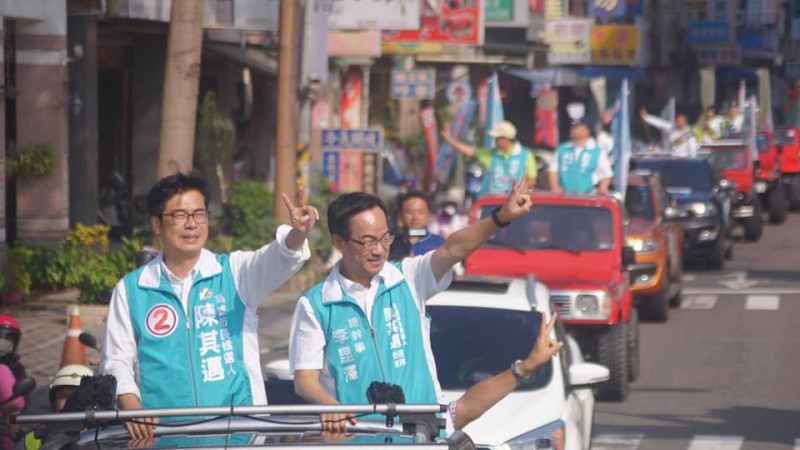 民進黨高雄市長候選人陳其邁今（13）日展開大選以來首次的車隊掃街。   圖：陳其邁競選辦公室/提供