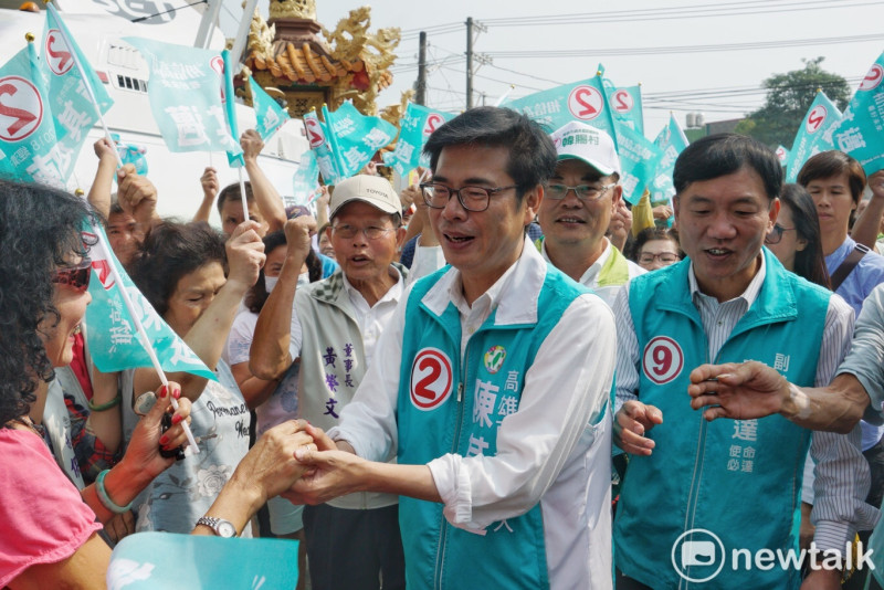 民進黨高雄市長候選人陳其邁今（15）在林園展開掃街行程。   圖：張良ㄧ/攝
